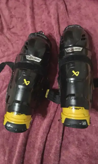 Boys 11" Bauer Amp Hockey Shin Pads, View more
