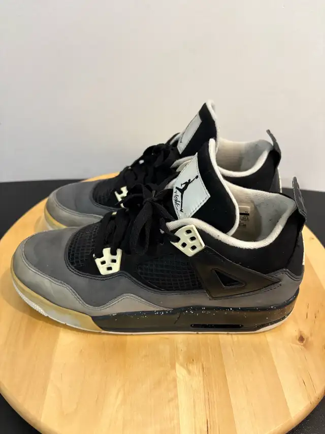 Jordan 4 Retro GS in Men's Shoes in City of Toronto - Image 3