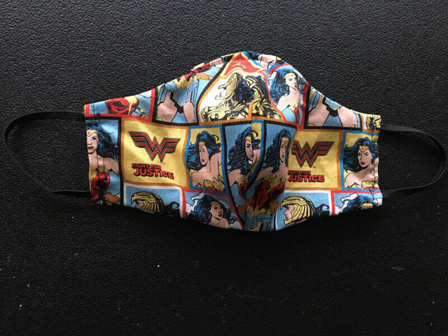 Mask - Wonder Woman Reversible - One of a kind in Arts & Collectibles in Mississauga / Peel Region - Image 2