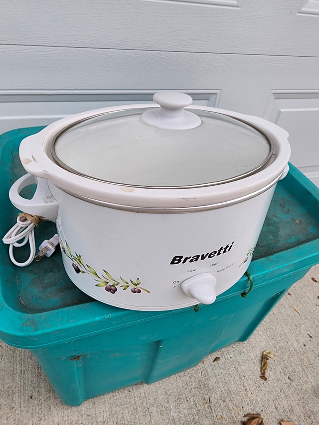 Bravetti Slow Cooker in Microwaves & Cookers in Calgary