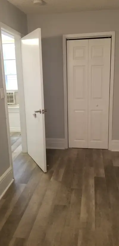 I have a clean and well-maintained room available for rent in the Hamilton area, perfect for someone...