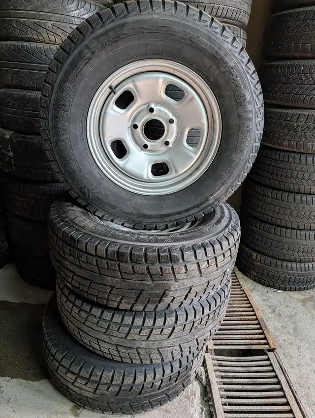 265 70R/17 YOKOHAMA WINTER TIRES in Tires & Rims in City of Toronto - Image 2