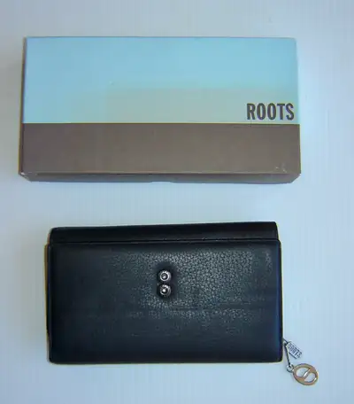Vintage Roots Ladies Clutch Wallet Black Leather - New in Box, View more