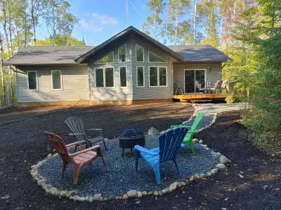 Private Sale Lac du Bonnet Manitoba Live the dream of owning a stunning four-season home/cottage in...