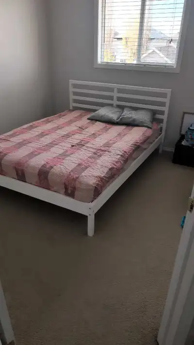 Private/shared room available for girls only in a clean and quiet house. Suitable for students or wo...