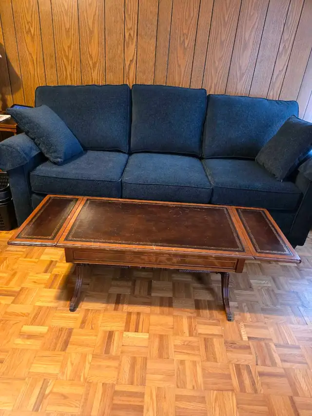 Unique antique Leather Topped Wood Coffee Table in Coffee Tables in City of Toronto - Image 4