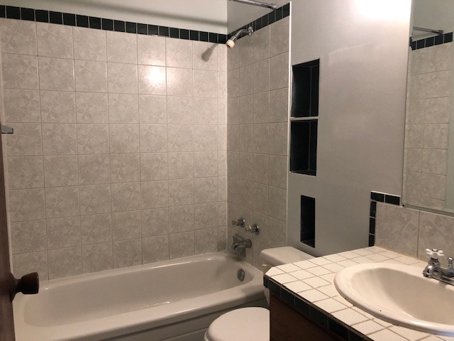 Abbeydale main floor 3 bedroom, parking,$ 1380/ m + 60% utilitie 4