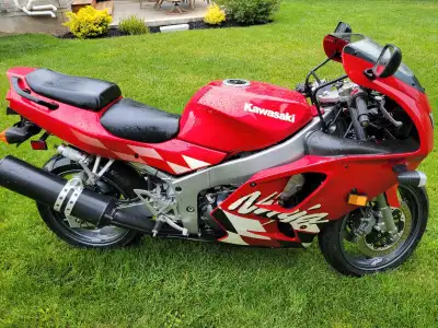 SAFETIED, comes with key, ownership and sellers package. Safety valid until July 24. A good example...