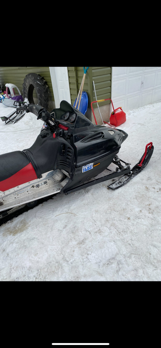 2001 Yamaha VMax 600 in Snowmobiles in North Bay - Image 2