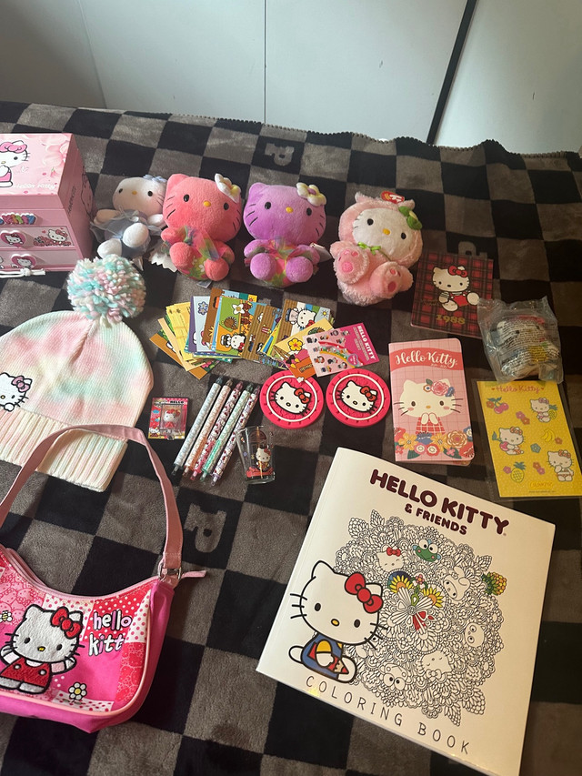 Entire Sanrio hello kitty collection: shoulder purse, colouring in Toys & Games in Ottawa - Image 3