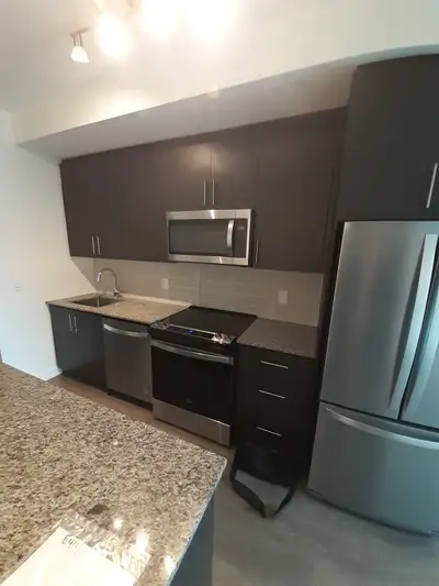 1 Bedroom at prime location- Dundas St and Trafalgar Road. I Underground parking. Bell Internet incl...