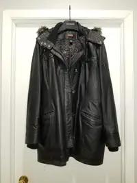 Manteau de cuir noir pour femme