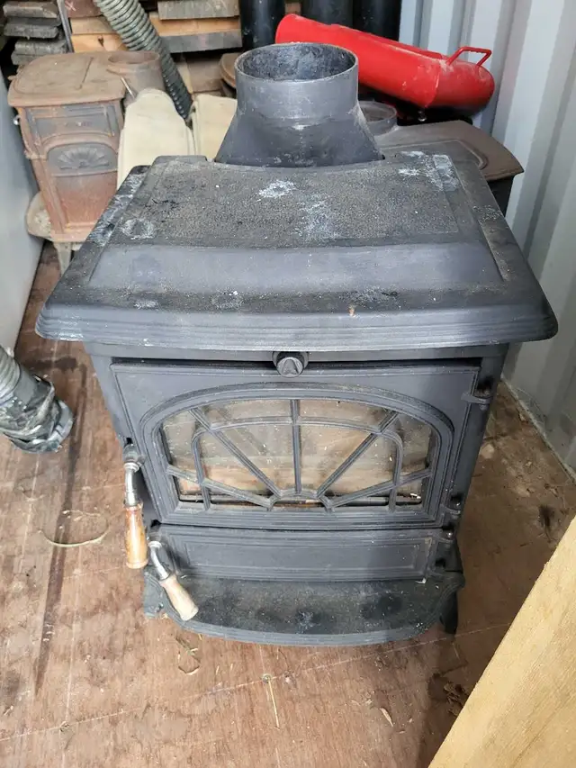 Waterford Woodstove  in Fireplace & Firewood in Ottawa - Image 2