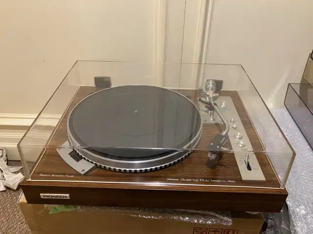 Pioneer PL-550 (XL-1550) direct drive quartz lock turntable in Stereo Systems & Home Theatre in Mississauga / Peel Region - Image 3