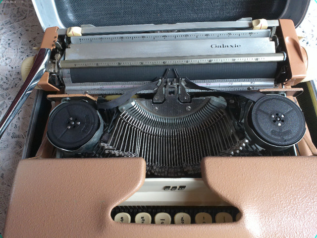 Vintage Typewriter with Original Case--Smith Corona Galaxie in Arts & Collectibles in New Glasgow - Image 4