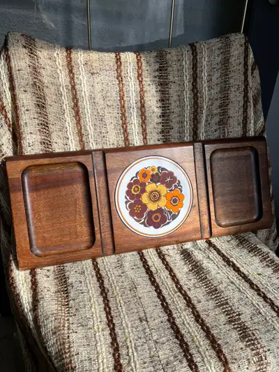 A cute, retro MCM charcuterie board in great vintage condition! The tile is still securely attached...