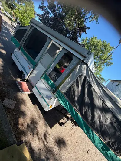 Pop up camper Manual lift with lever 1000$ need gone ASAP AJAX