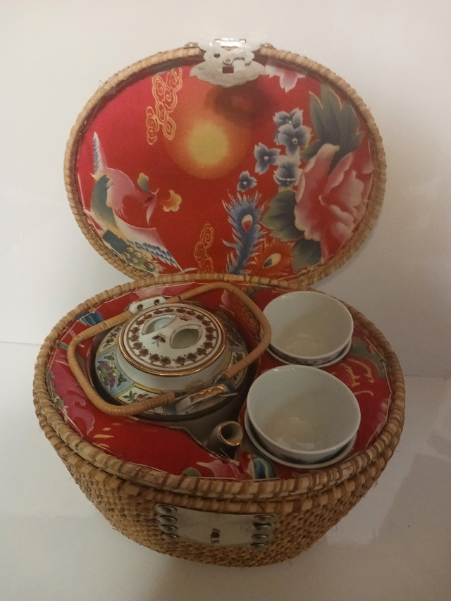 Oriental tea set in basket in Arts & Collectibles in Peterborough - Image 3