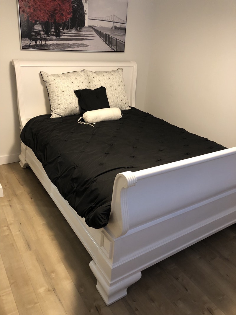 Base de lit Queen en bois massif Lits et matelas Laval/Rive Nord