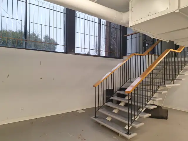 Local commercial à louer 2811 pi2 à Longueuil