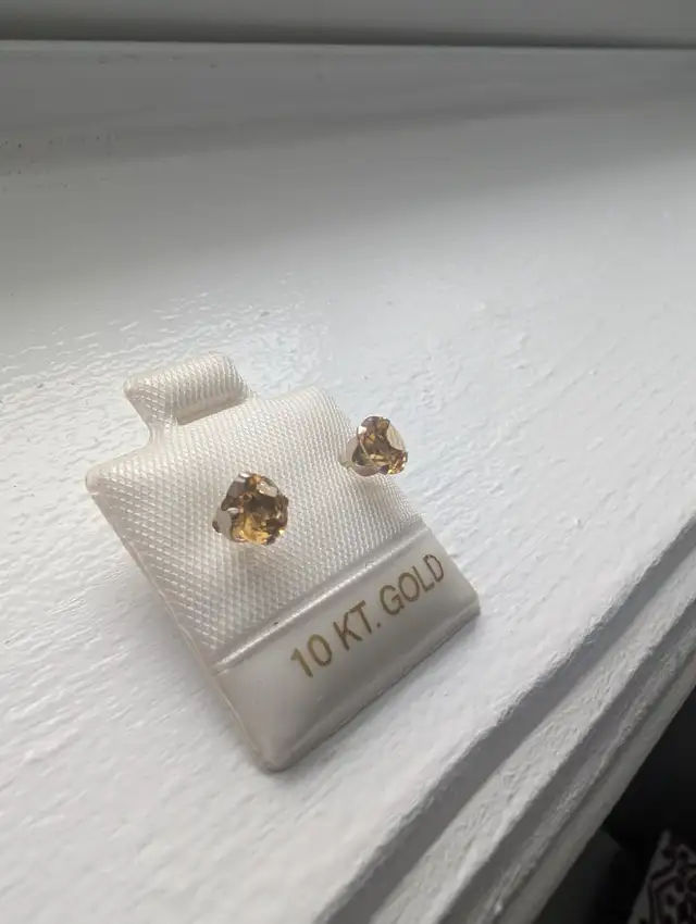New 10K Yellow Gold Citrine Earrings For Sale in Jewellery & Watches in London - Image 4