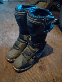 Dirt bike boots