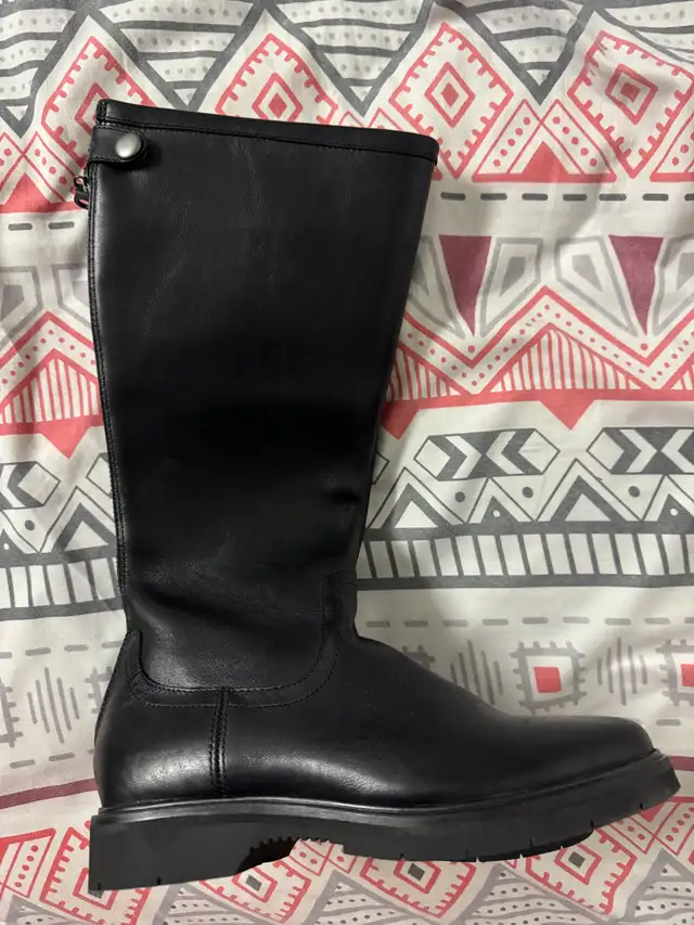 Roots Women’s Leather Boots (Brand New, Size 6) in Women's - Shoes in City of Toronto - Image 3