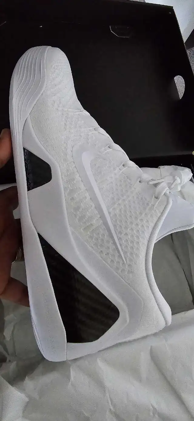 Kobe 9 Elite Low Protro Halo NEW sz 12 shoe in Men's Shoes in Markham / York Region - Image 3