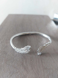 Diamond Feather Bracelet - Small Wrist