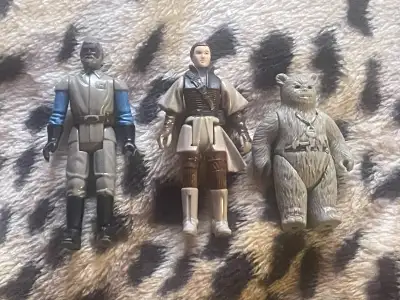 Selling some of my old 1983 Star Wars ROTJ toys. The three for sale are Princess Leia Boushh Disguis...