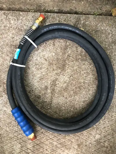 mud flop holder-40$, air line 15ft new - 25$, 7 way trailer end connector new -10$, 3 lights new -5$...