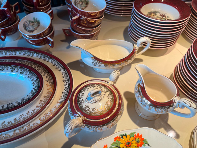 Set de vaisselle antique (Couleur rouge) dans Vaisselle et articles de cuisine  à Ville de Québec - Image 2