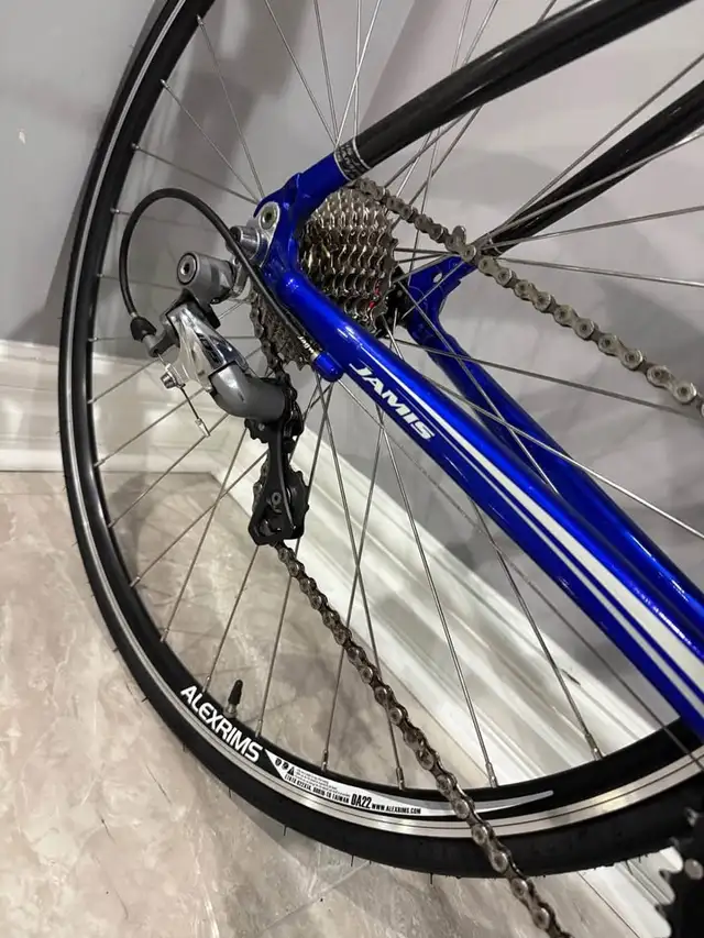 Jamis Ventura Road Bike with Shimano 105 [Size Medium 54CM] in Road in Mississauga / Peel Region - Image 7