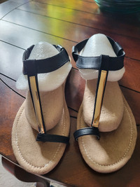 Ladies Size 8 Black Faux Leather Flat Toe Sandals 