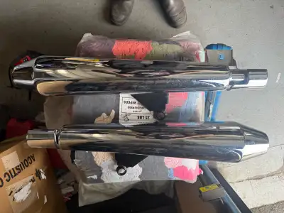 Set of OEM triumph bonneville mufflers. Says they fit 2001-2022. Need gone make an offer. Located in...