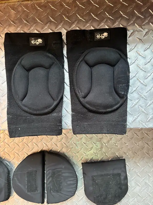 Hockey pants, shin pads, jocks in Hockey in Lethbridge - Image 11