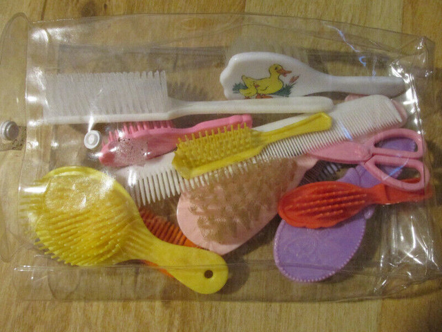Barbie Disney Brush Plastic Comb Toy Lot Vintage Doll Hong Kong in Toys & Games in Hamilton