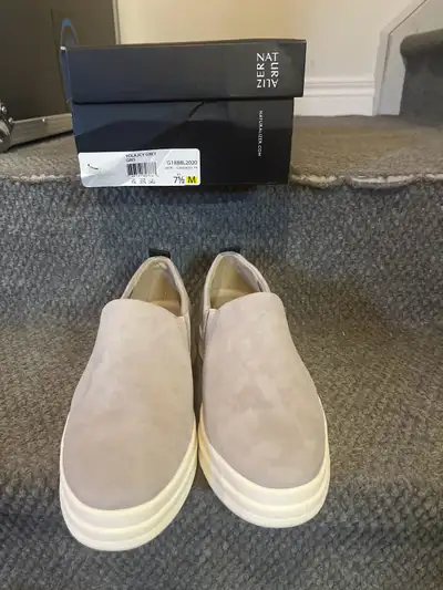 Naturalizer, View more