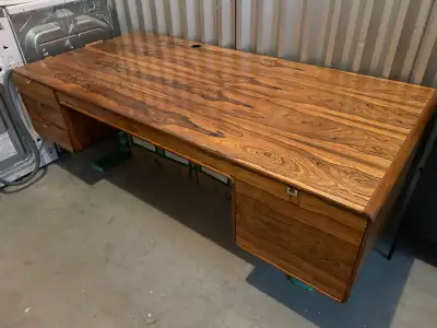 Superbe bureau de Leif Jacobsen en bois de rose brésilien, View more