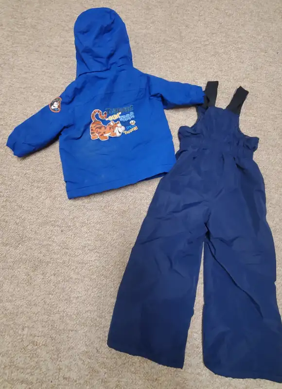 Disney brand Tigger complete Snowsuit – 12-18 months in Clothing - 12-18 Months in Saskatoon - Image 5