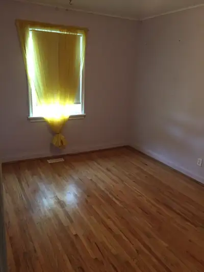 Private Room for Rent, steps to Subway and Dufferin mall, On main floor of a detached house, share t...