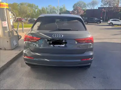 Je vends mon Audi Q3 2022 en excellent état. Ce VUS compact de luxe offre une combinaison parfaite d...