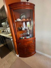 Corner cabinet with curved glass