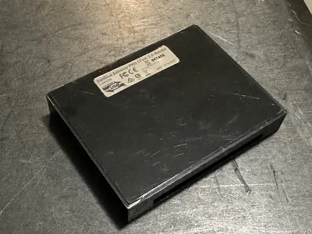 Sandisk CFast C-Fast 2 Card Reader Lecteur Carte in System Components in City of Montréal - Image 3