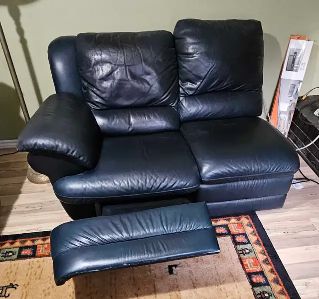leather love seat blue $50.00 in Couches & Futons in Peterborough - Image 4