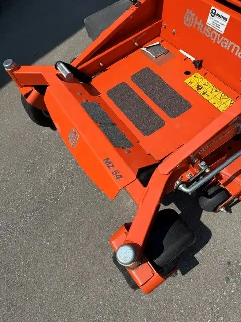 Husqvarna MZ54 ROPS Zero Turn in Other in Oshawa / Durham Region - Image 3