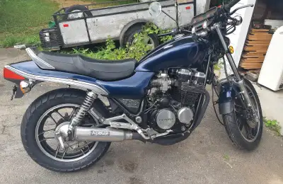 Parts bike or project. Rebuilt forks, new rubber, brakes good. Kerker 4 into 1 pipes, runs with good...