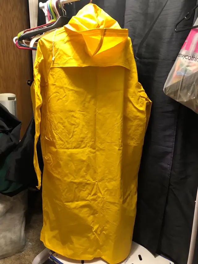 Raincoats and Hip Waders in Fishing, Camping & Outdoors in Edmonton - Image 3
