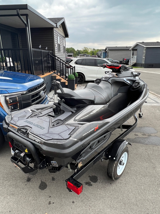 2022 Seadoo RXT-X ** FULLY Loaded.. Trailer, Wake tower & Tubes* in Powerboats & Motorboats in Hamilton - Image 2