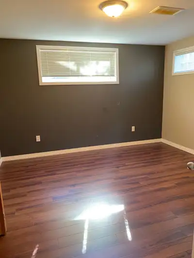 Bright Basement Suite Walking Distance to Kingsway Mall
